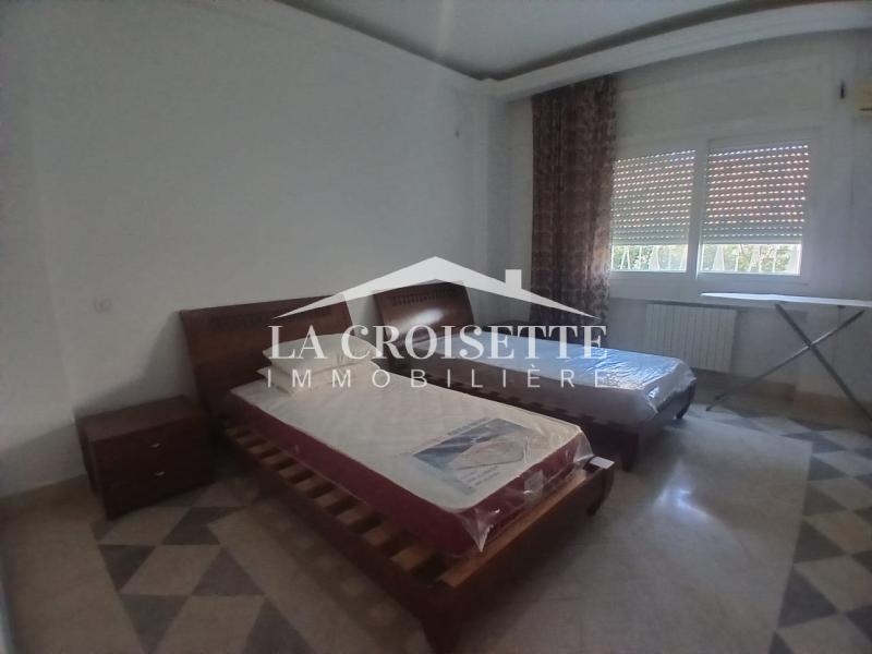 Rez-de-chaussée de villa meublé S+3 avec jardin à Carthage